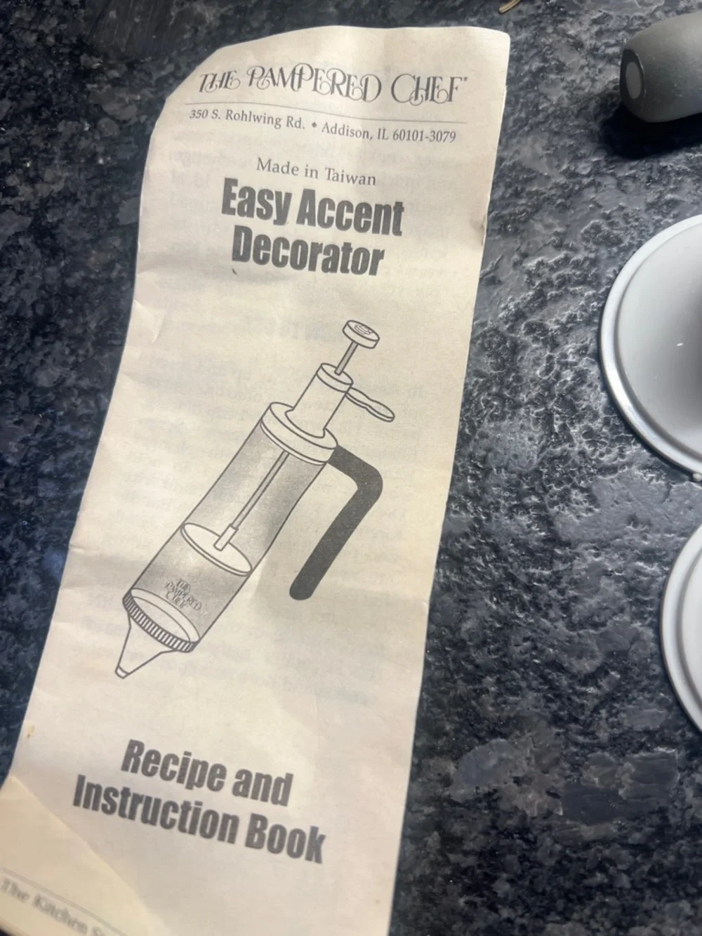 Pampered Chef Easy Accent Decorator kit. Great condition